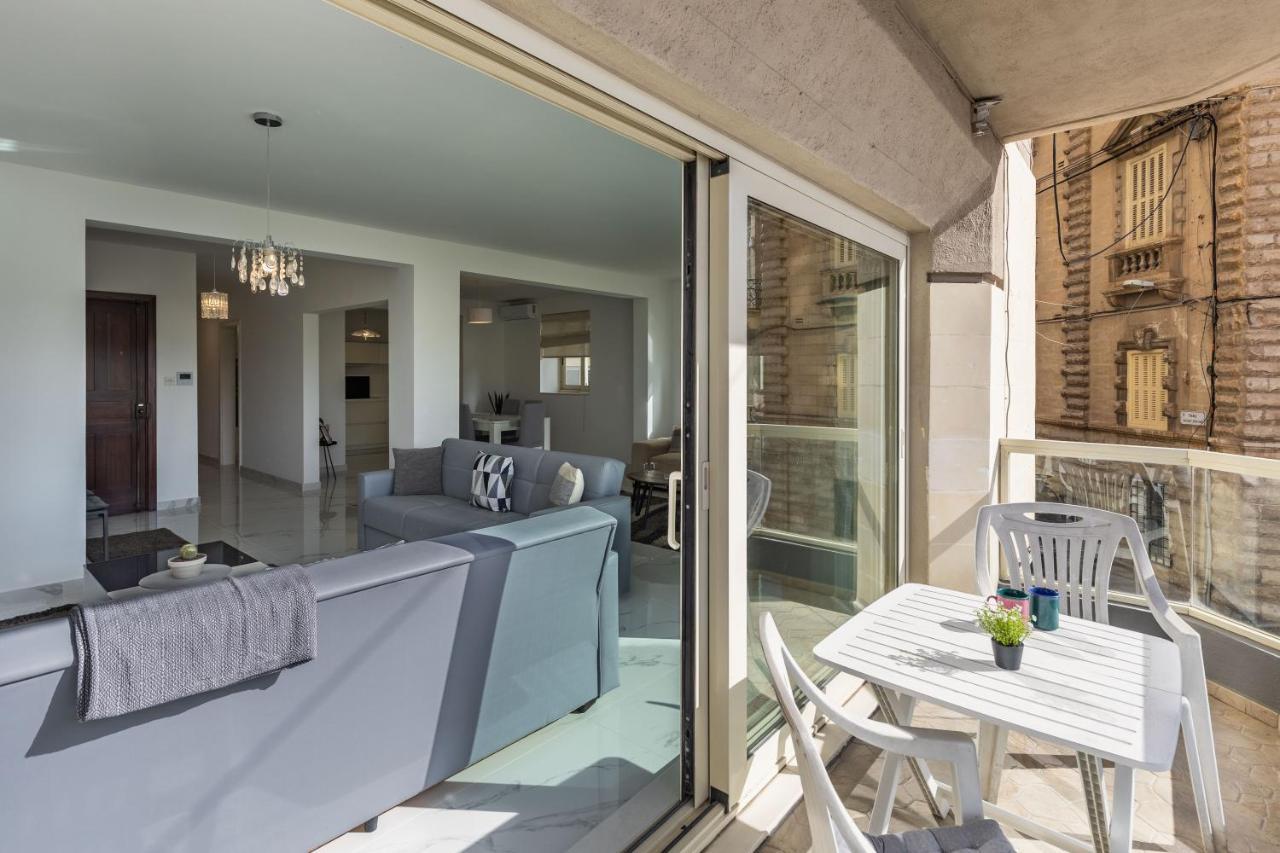 Stunning - Sunnyside 3-bedroom Sliema